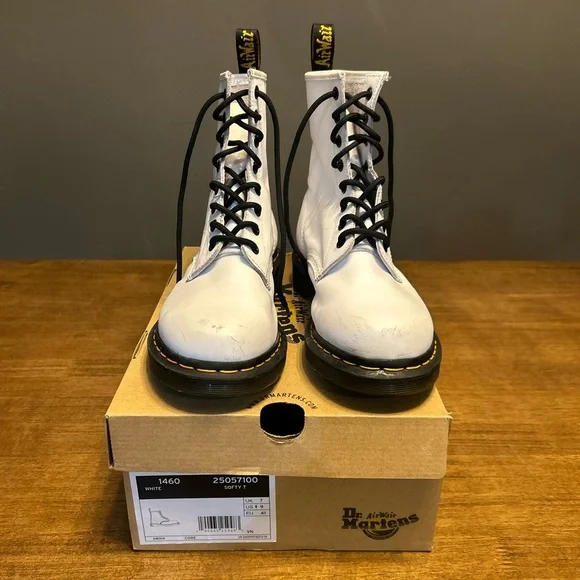 Dr. Martens 1460 White Leather Boots with Black Laces Size W9 - Picture 2 of 12